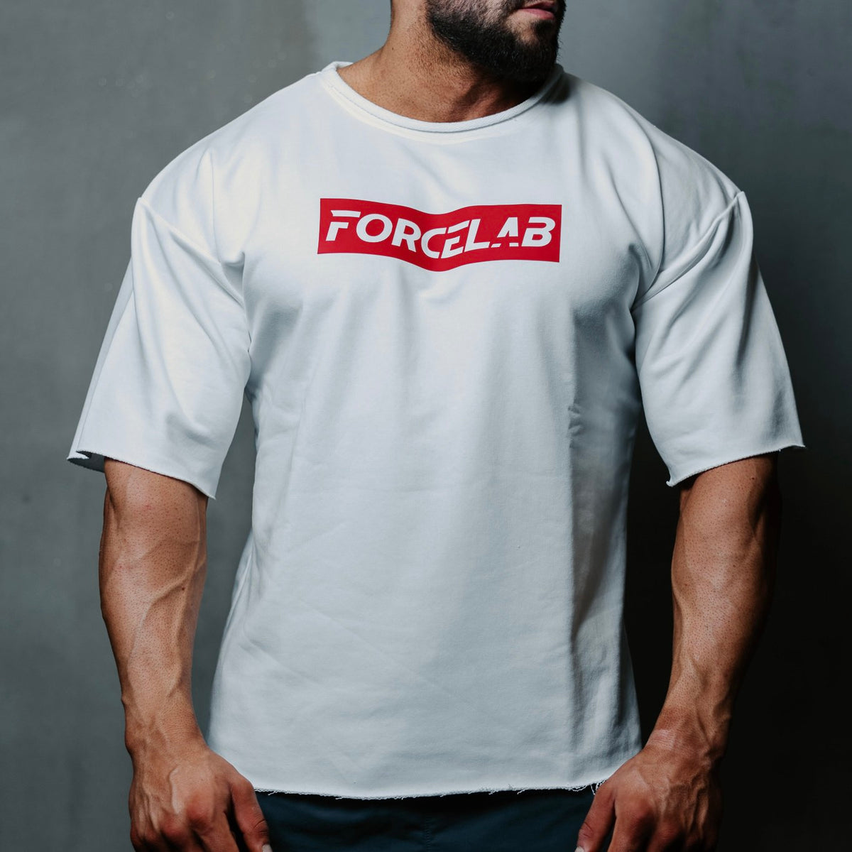 Tricou alb cu logo roșu Forcelab