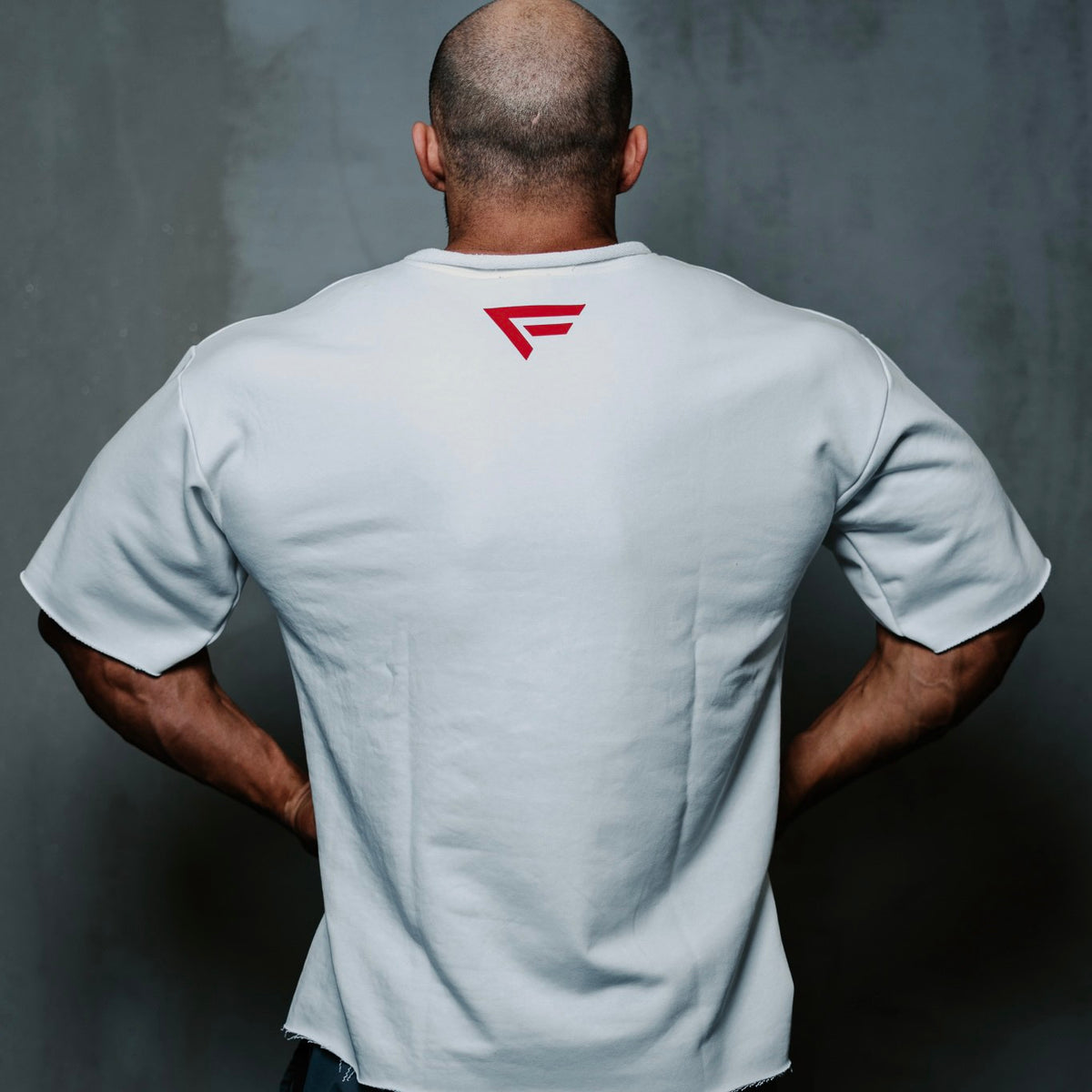 Tricou alb cu logo roșu Forcelab